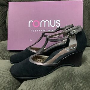 ROMUS Black suede Women's Wedge Shoes, size 8